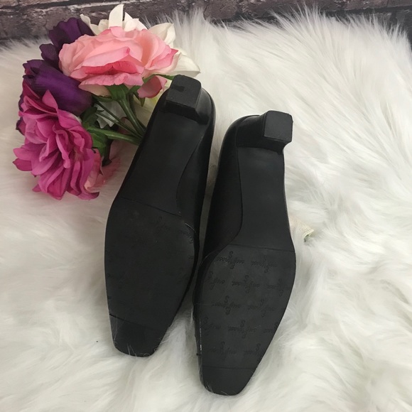 Easy Street Chance Black Classic Heels - Picture 2 of 2